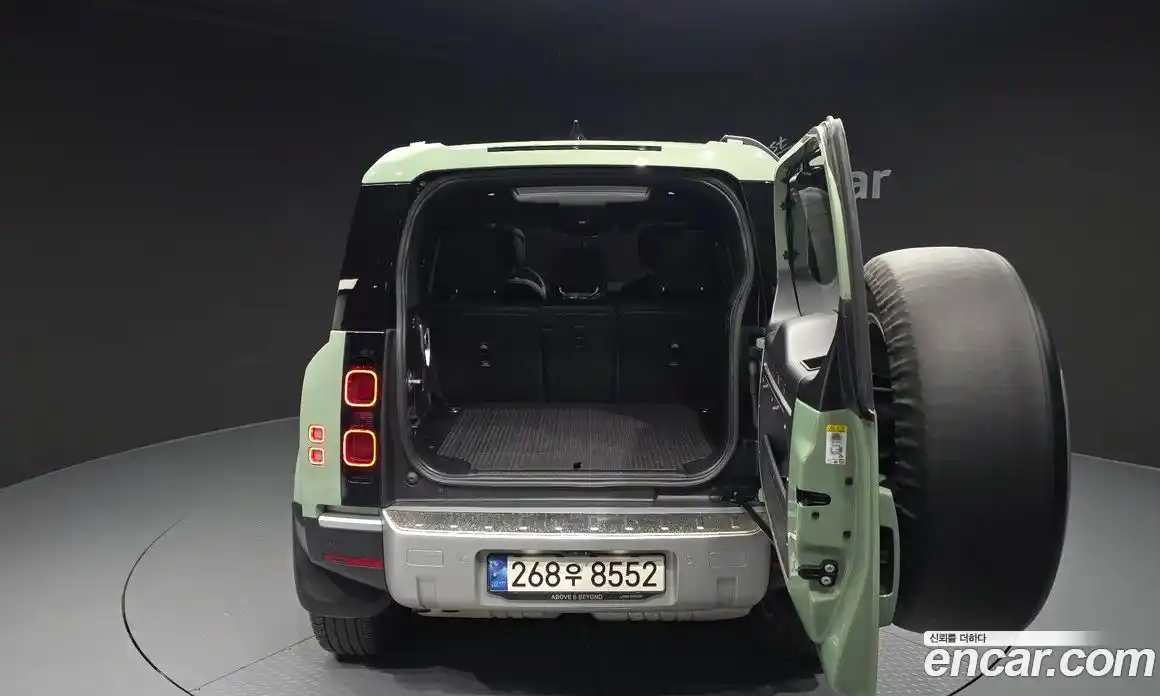 Land Rover Defender 2023 3.0 автомат (гидро), фото 26
