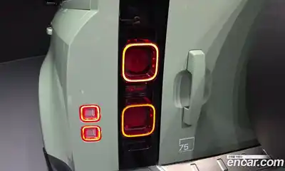 Land Rover Defender 2023 3.0 автомат (гидро), миниатюра 9
