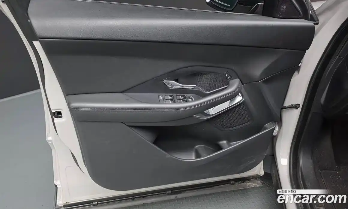 Jaguar E-Pace 2018 2.0 гидро, фото 14