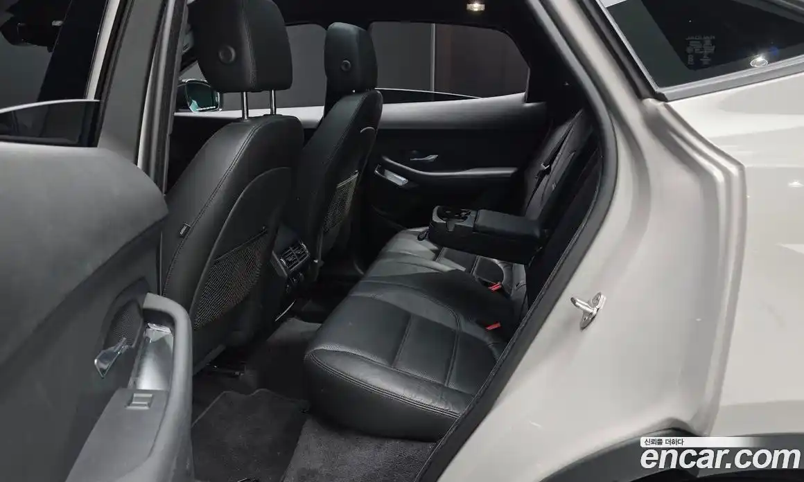 Jaguar E-Pace 2018 2.0 гидро, фото 16