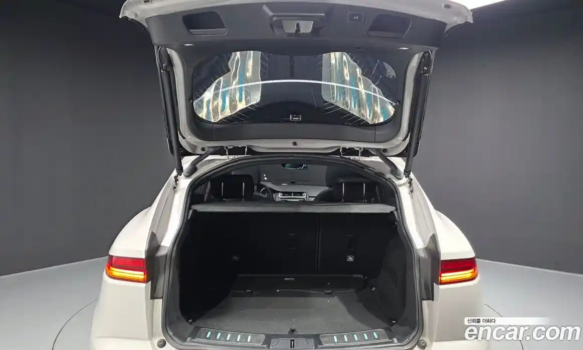 Jaguar E-Pace 2018 2.0 гидро, фото 26