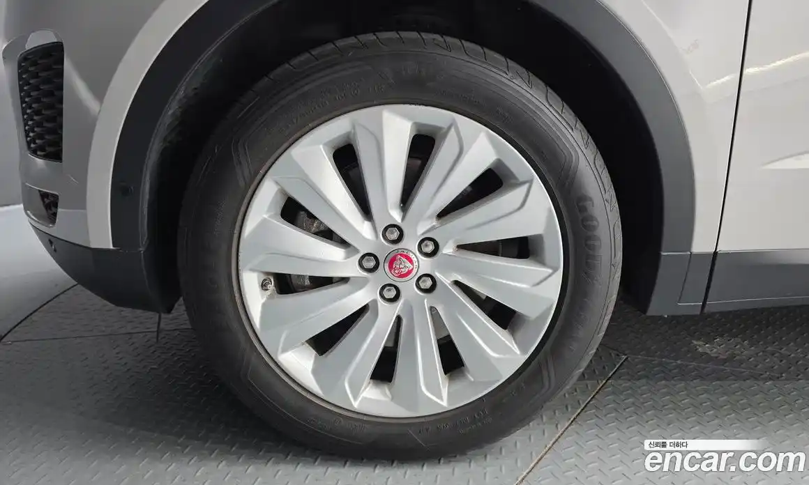 Jaguar E-Pace 2018 2.0 гидро, фото 5