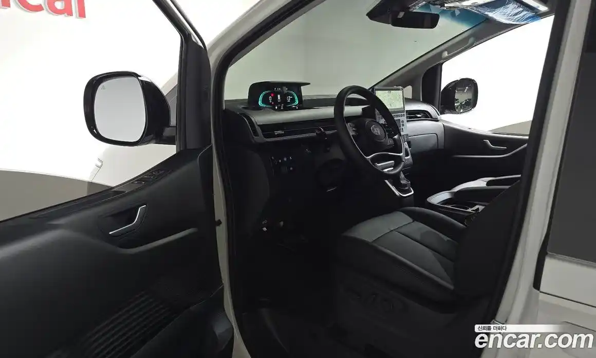 Hyundai Staria 2025 1.6 автомат (гидро), фото 12