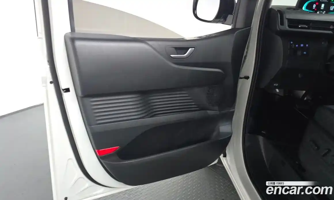 Hyundai Staria 2025 1.6 автомат (гидро), фото 13