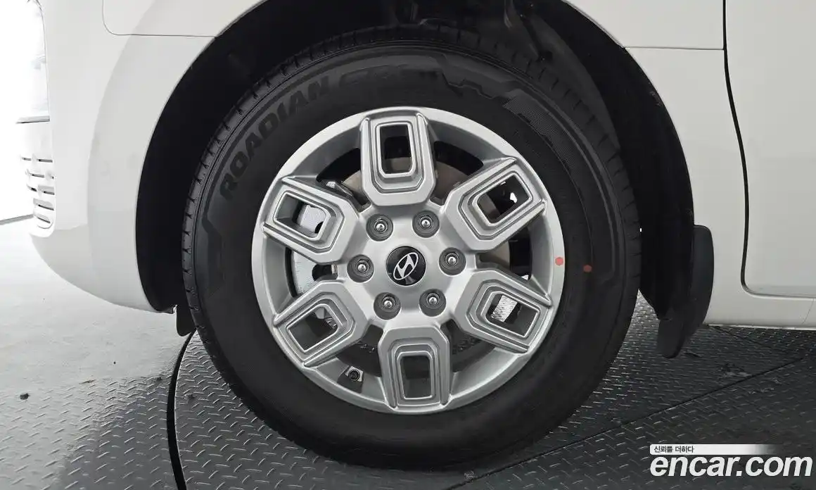 Hyundai Staria 2025 1.6 автомат (гидро), фото 4