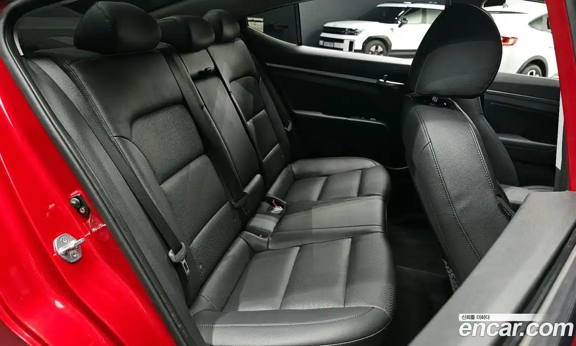 Hyundai Avante 2019 1.6 автомат (гидро), фото 11