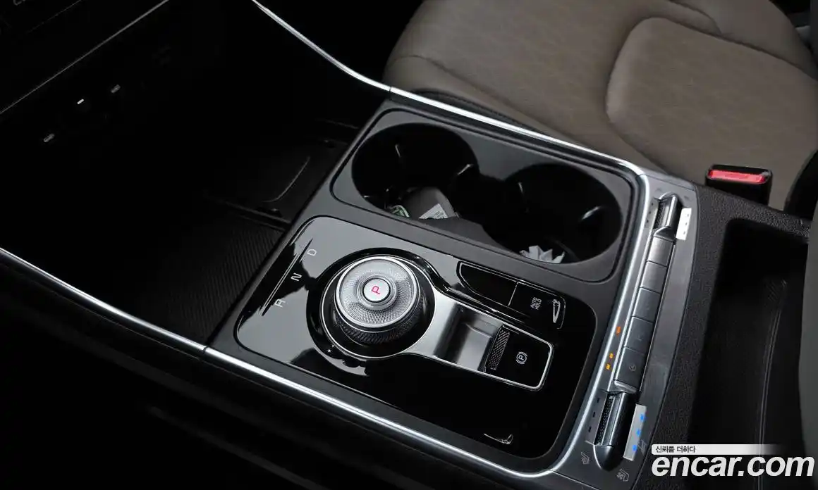 Kia Carnival 2025 1.6 автомат (гидро), фото 9