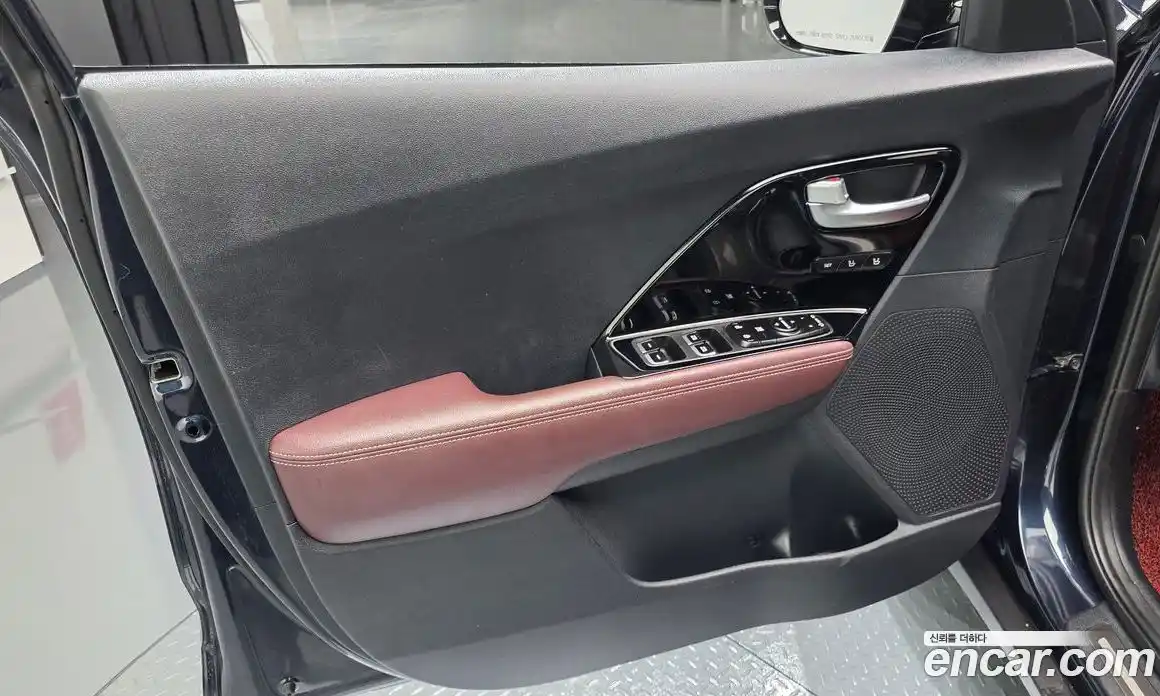 Kia Niro 2020 1.6 автомат (гидро), фото 13