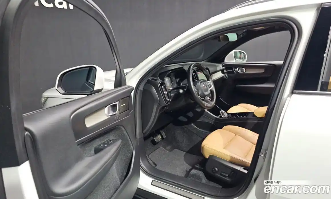 Volvo XC40 2020 2.0 автомат (гидро), фото 13
