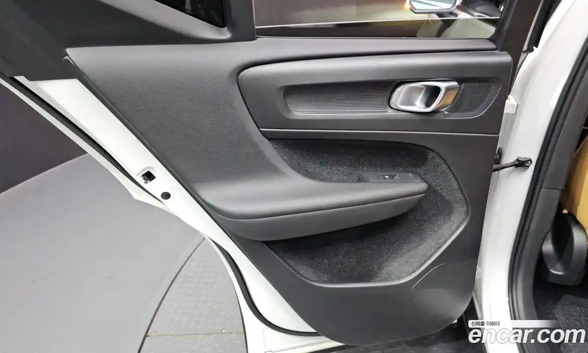 Volvo XC40 2020 2.0 автомат (гидро), фото 15