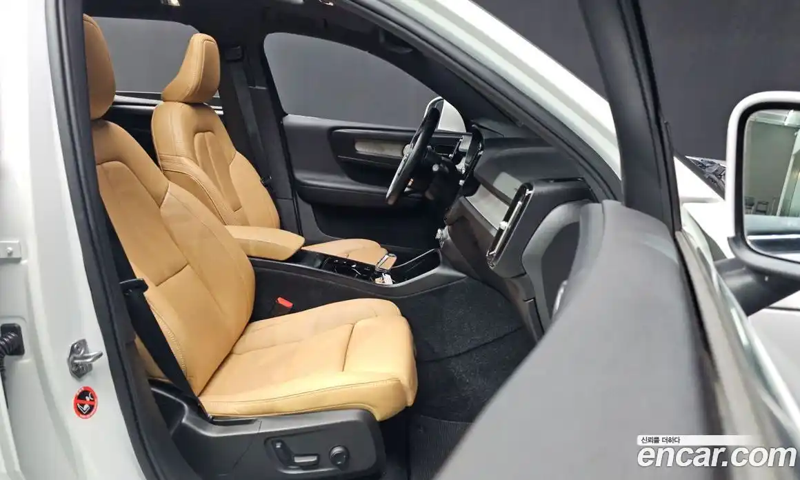 Volvo XC40 2020 2.0 автомат (гидро), фото 16