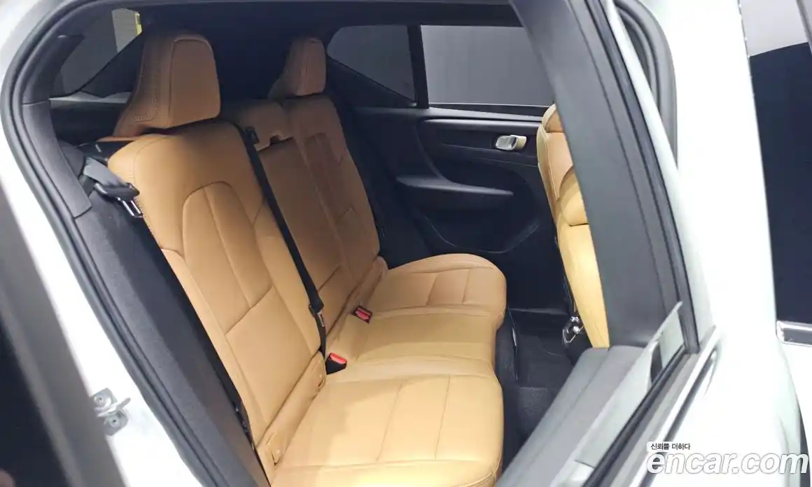 Volvo XC40 2020 2.0 автомат (гидро), фото 17