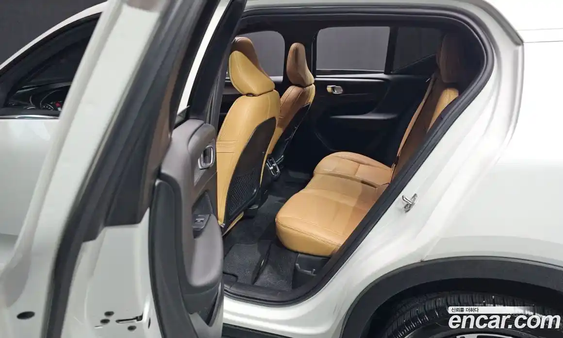 Volvo XC40 2020 2.0 автомат (гидро), фото 18