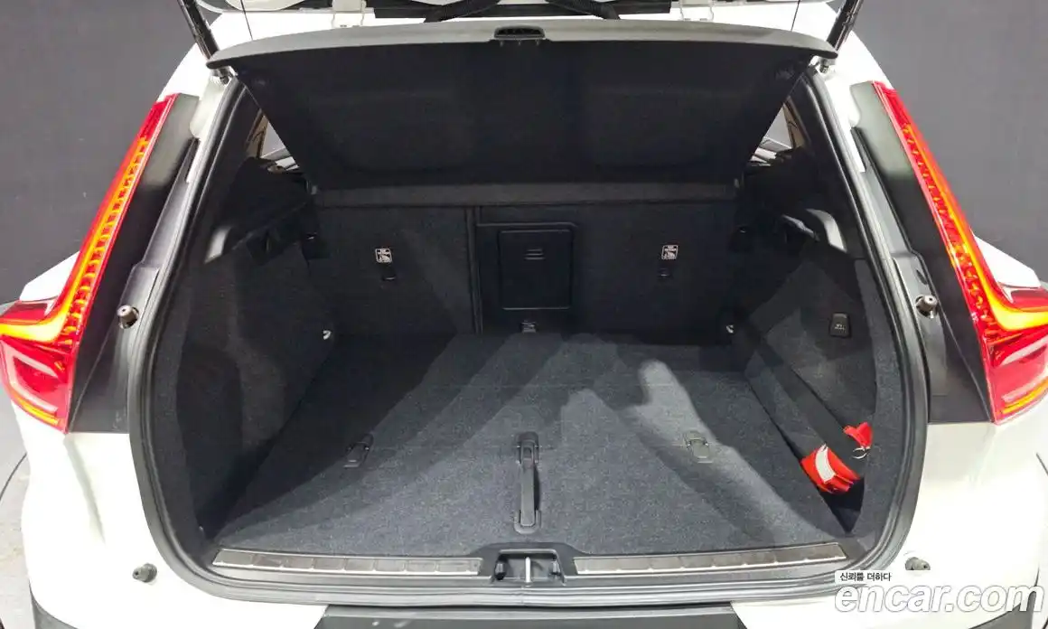 Volvo XC40 2020 2.0 автомат (гидро), фото 26