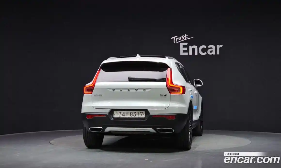 Volvo XC40 2020 2.0 автомат (гидро), фото 4