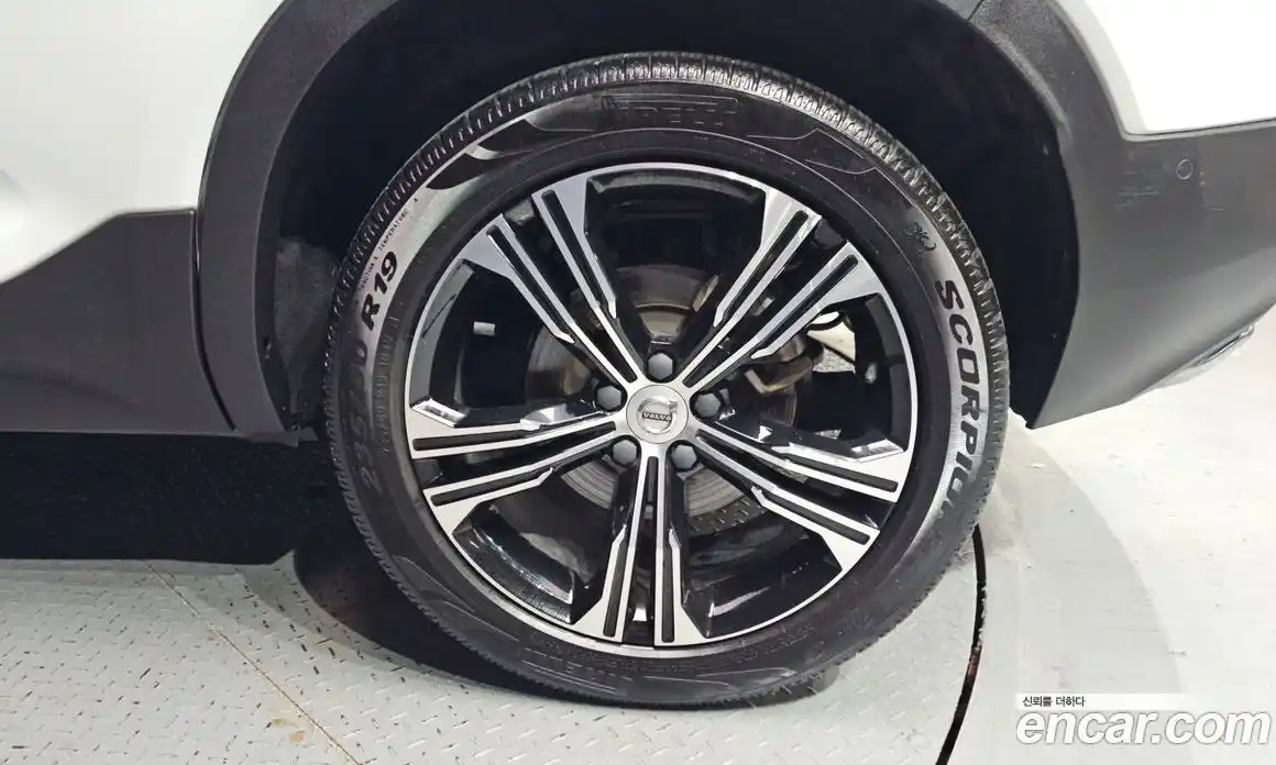 Volvo XC40 2020 2.0 автомат (гидро), фото 7