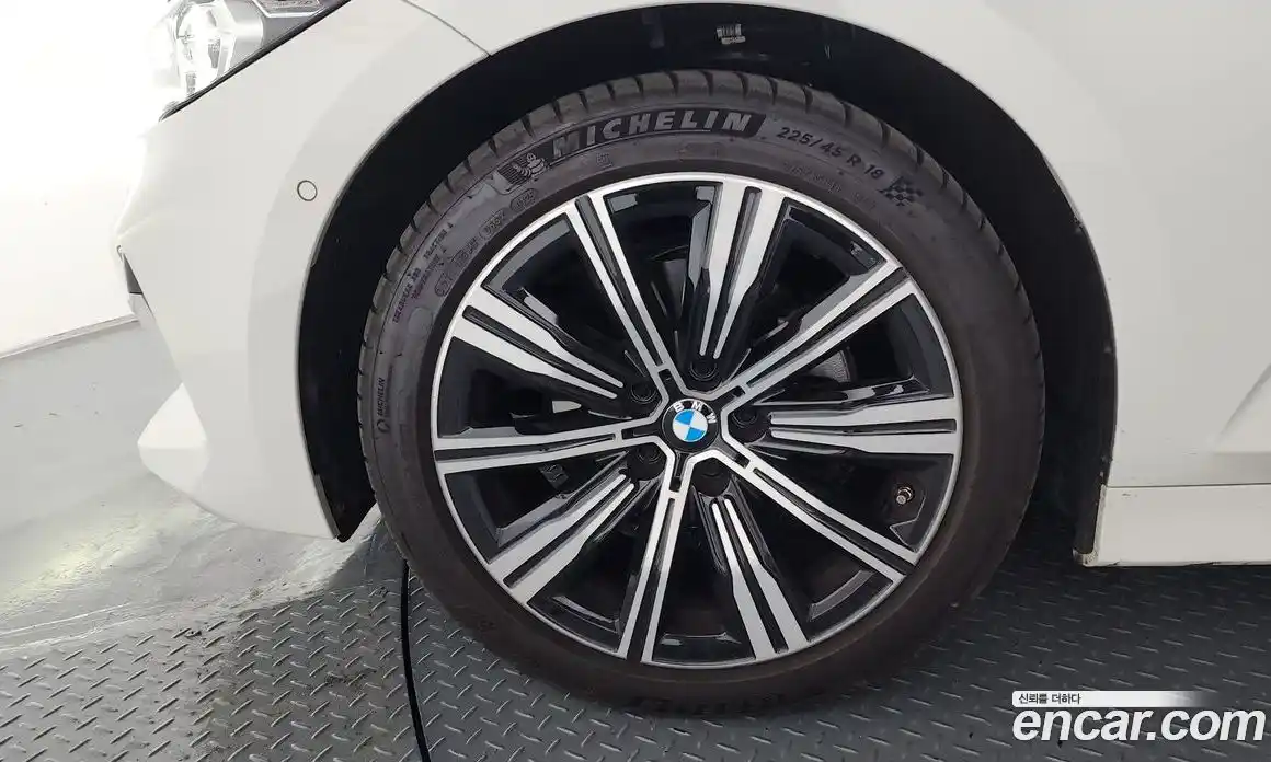 BMW 3 серия 2025 2.0 автомат (гидро), фото 5