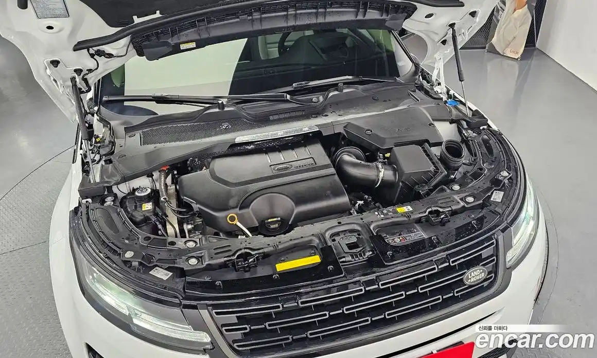 Land Rover Range Rover Evoque 2025 2.0 автомат (гидро), фото 6