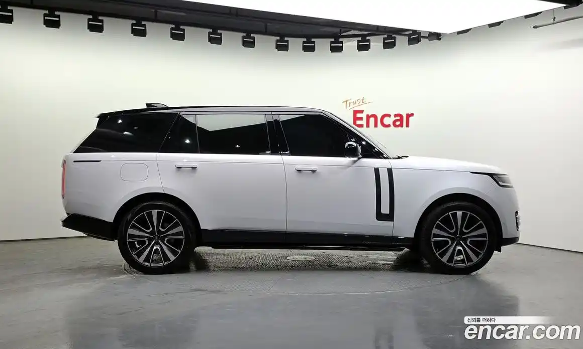 Land Rover Range Rover 2024 4.4 автомат (гидро), фото 5
