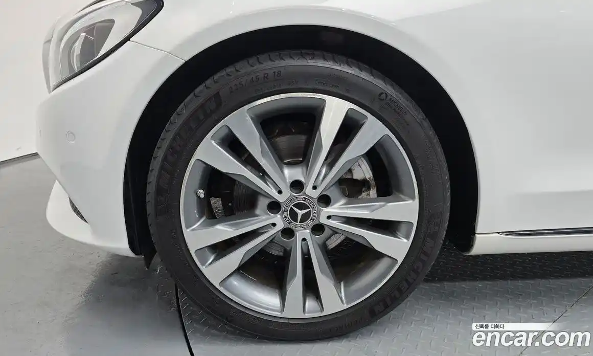 Mercedes-Benz C-Class 2017 2.0 гидро, фото 5 Mercedes-Benz C-Class 2017 2.0 гидро, фото 5