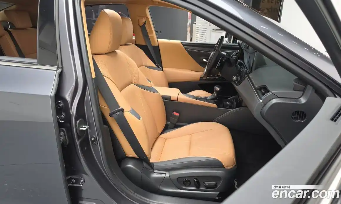 Lexus ES 2022 2.5 гидро, фото 16