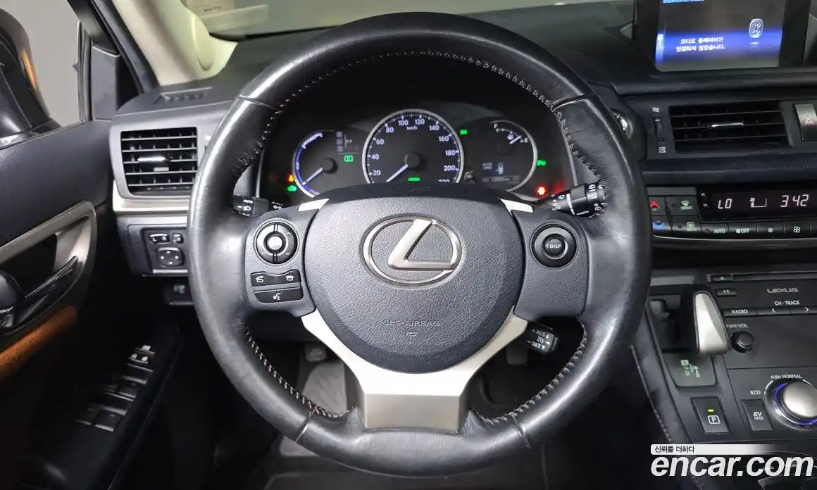 Lexus CT200h 2017 1.8 гидро, фото 20