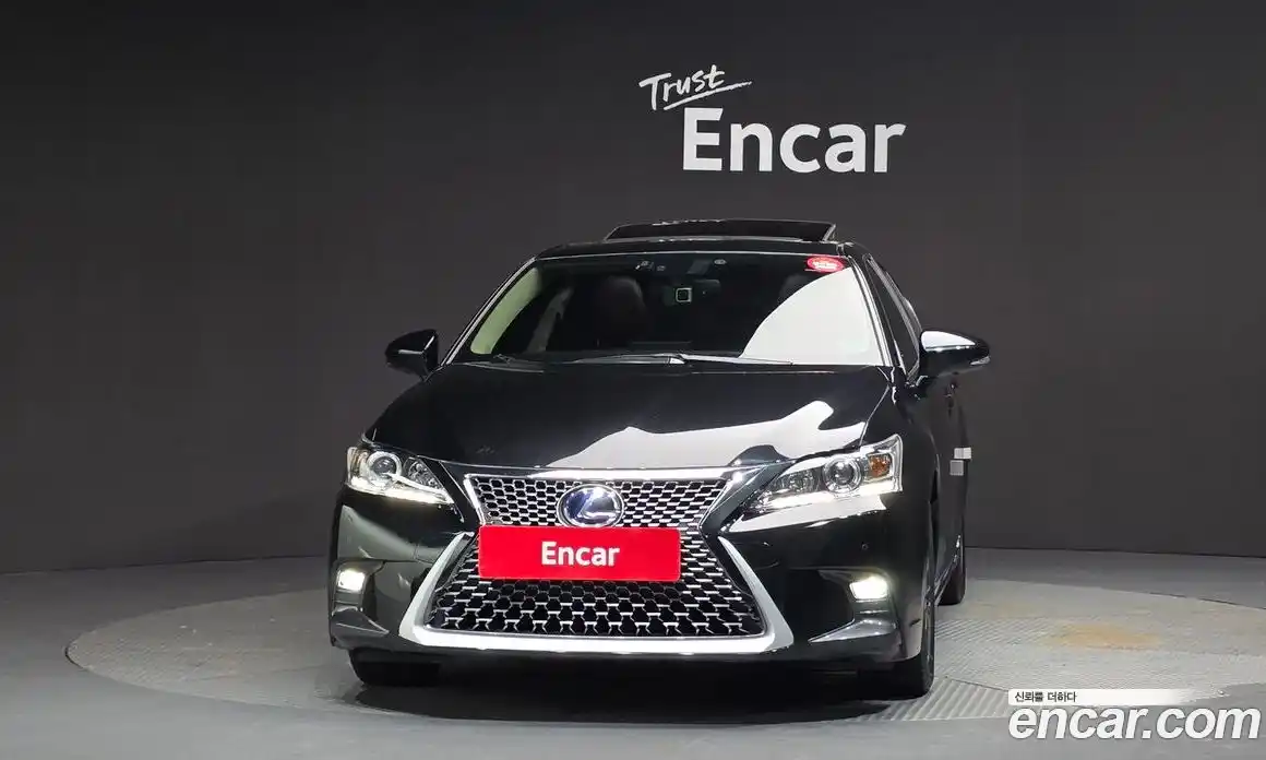 Lexus CT200h 2017 1.8 гидро, фото 3