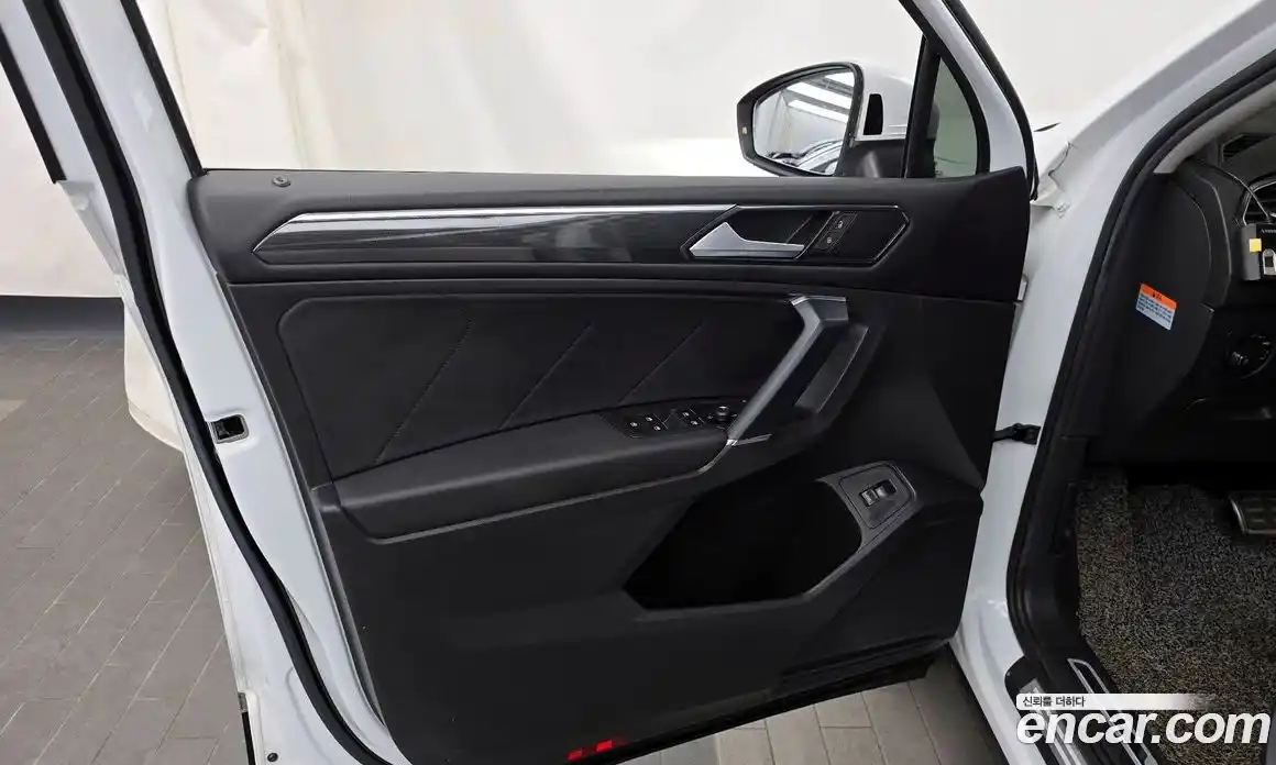Volkswagen Tiguan 2018 2.0 автомат (гидро), фото 14