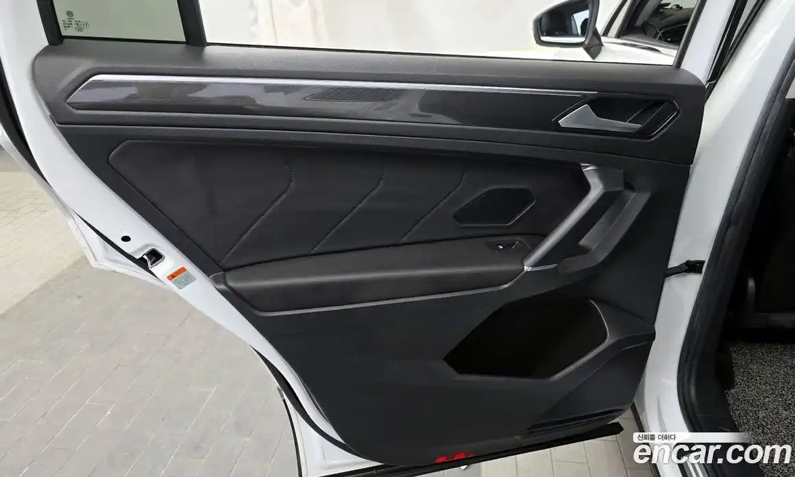 Volkswagen Tiguan 2018 2.0 автомат (гидро), фото 15