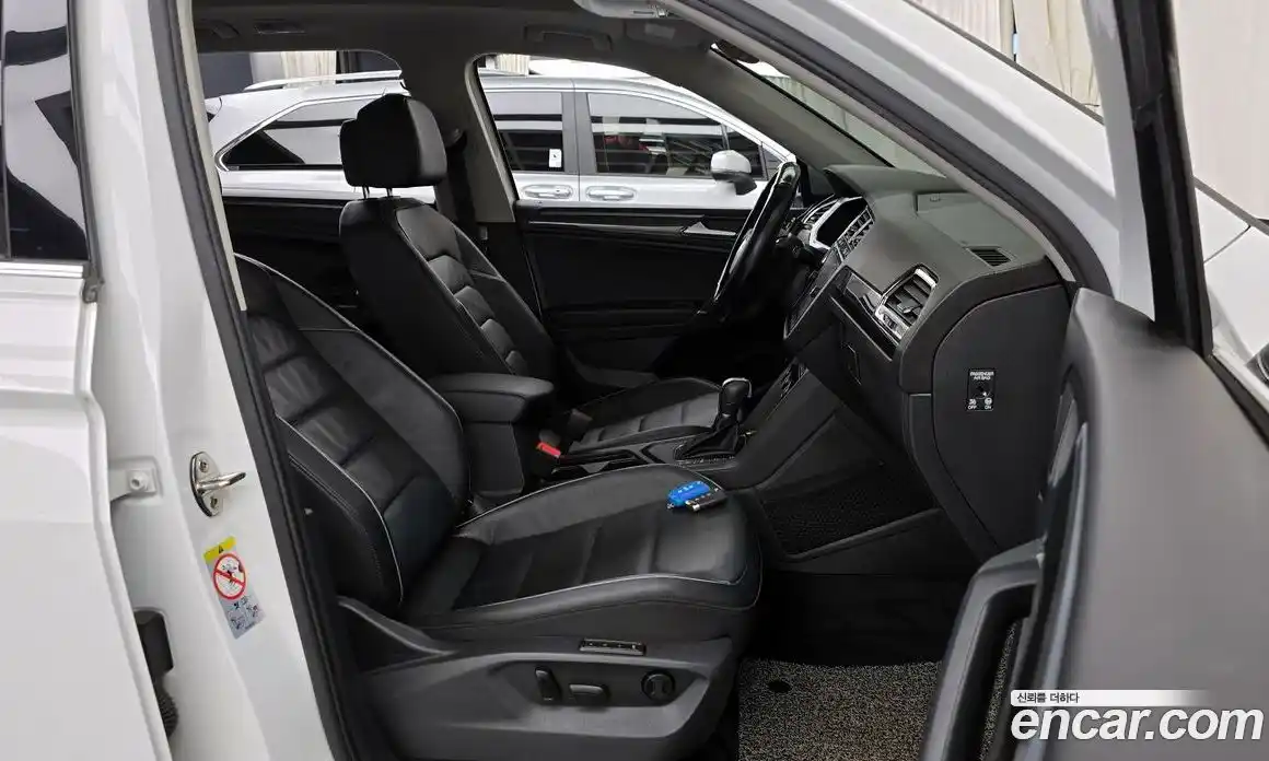 Volkswagen Tiguan 2018 2.0 автомат (гидро), фото 16