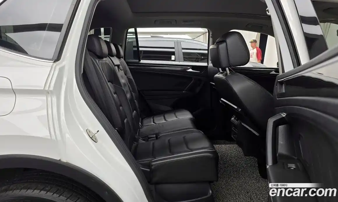 Volkswagen Tiguan 2018 2.0 автомат (гидро), фото 17