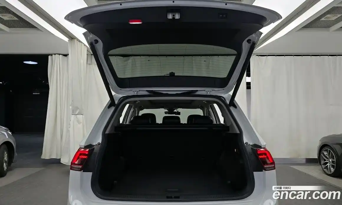Volkswagen Tiguan 2018 2.0 автомат (гидро), фото 26