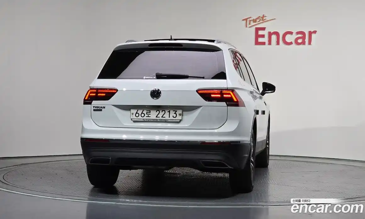 Volkswagen Tiguan 2018 2.0 автомат (гидро), фото 4