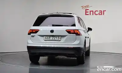 Volkswagen Tiguan 2018 2.0 автомат (гидро), миниатюра 4