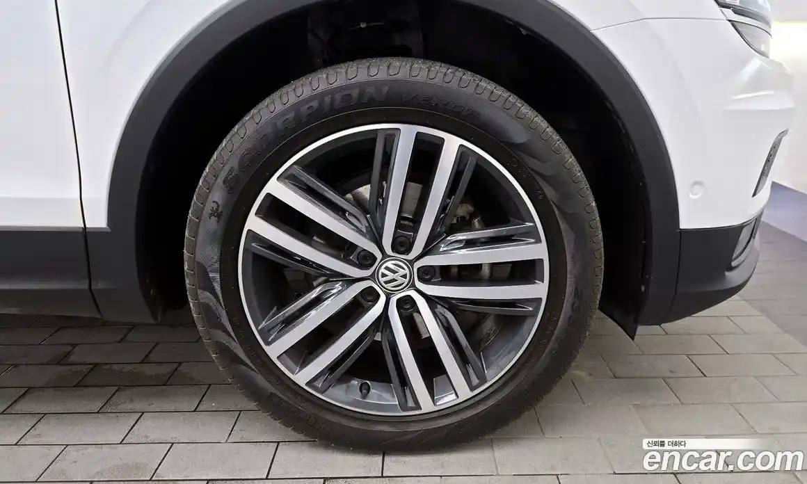 Volkswagen Tiguan 2018 2.0 автомат (гидро), фото 7