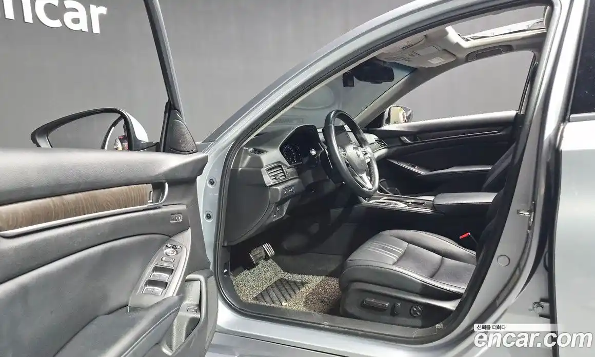 Honda Accord 2018 2.0 автомат (гидро), фото 13