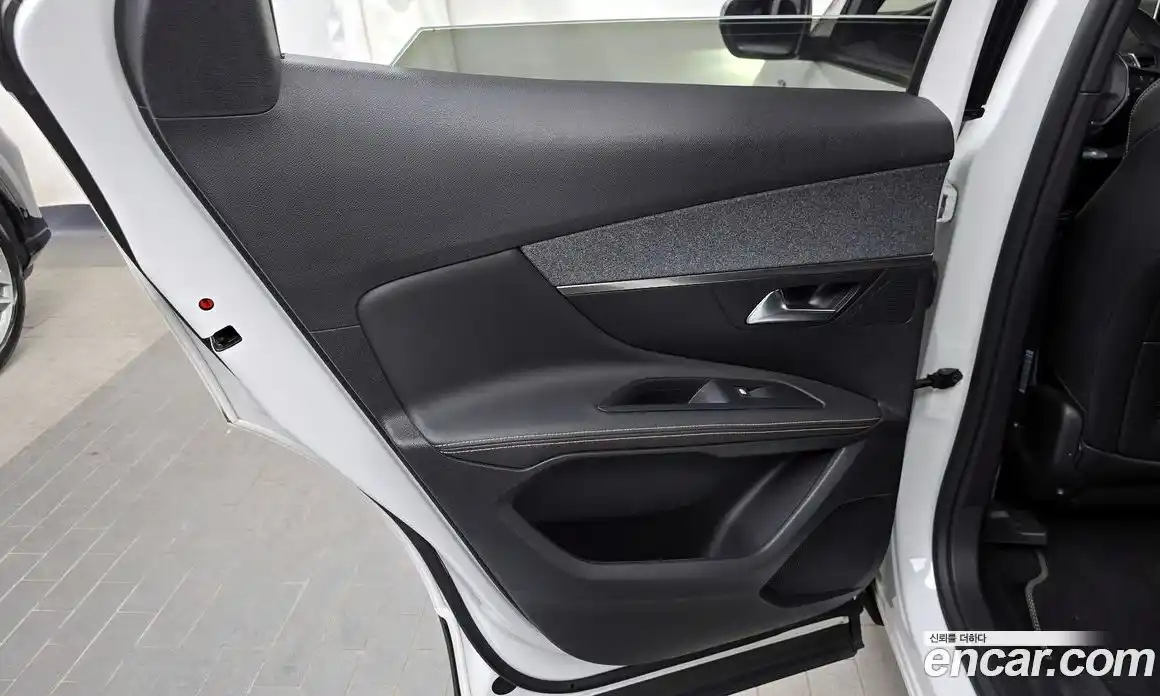 Peugeot 3008 2020 1.5 автомат (гидро), фото 15