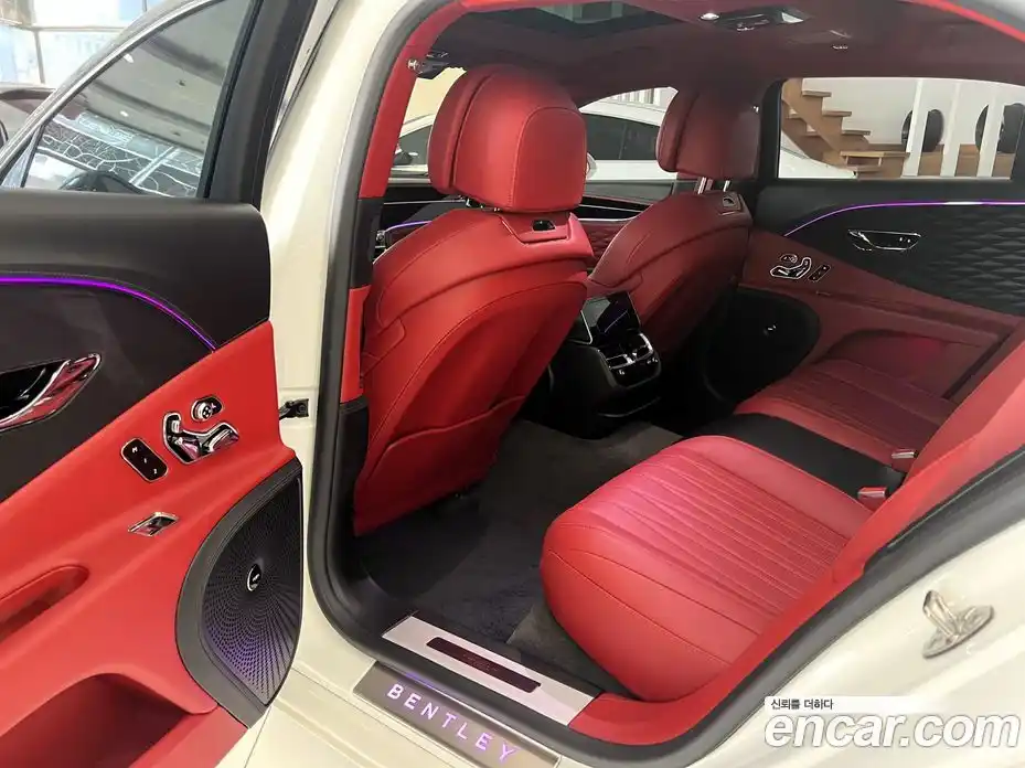 Bentley Flying Spur 2021 4.0 гидро, фото 17