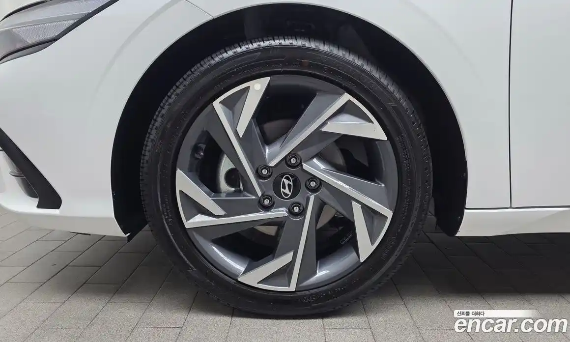 Hyundai Avante 2025 1.6 автомат (гидро), фото 5