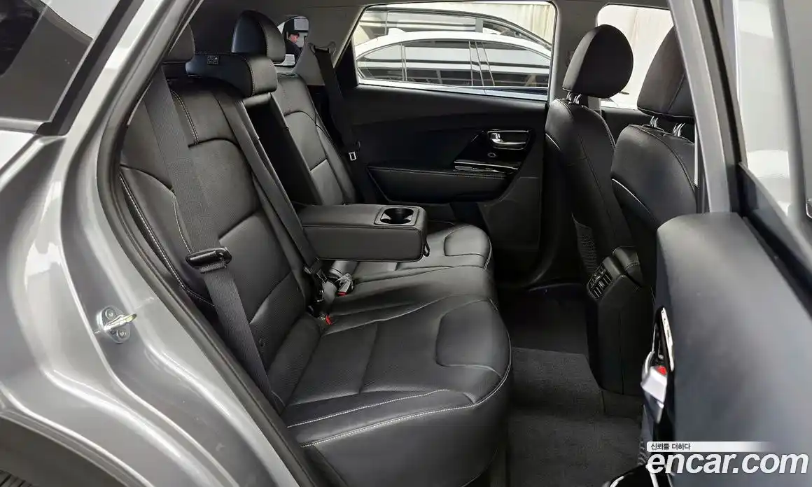 Kia Niro 2021 0.2 автомат (гидро), фото 17