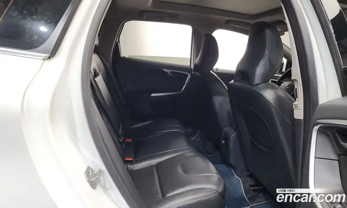 Volvo XC60 2017 2.0 автомат (гидро), фото 11