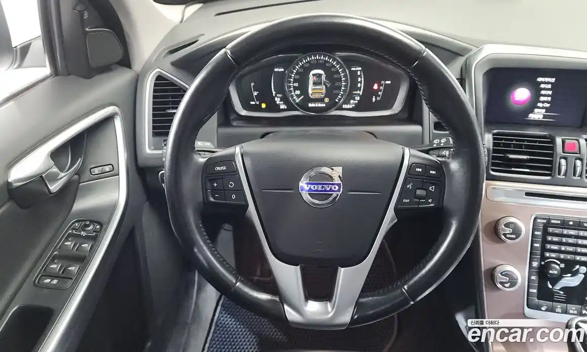Volvo XC60 2017 2.0 автомат (гидро), фото 12
