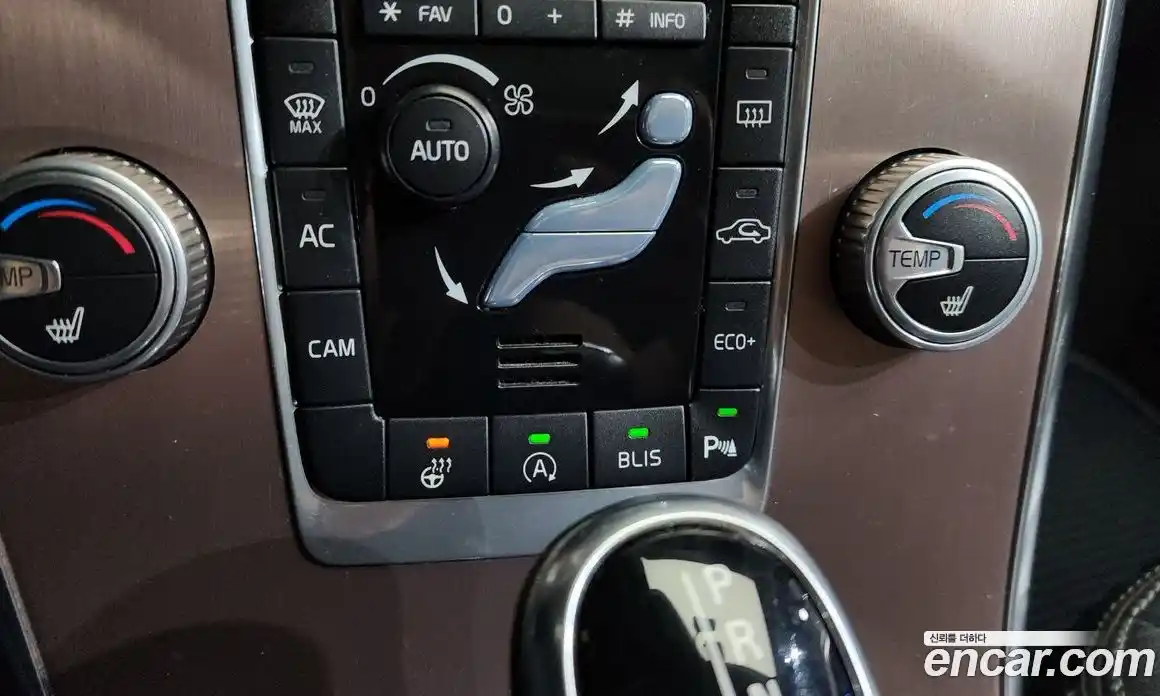 Volvo XC60 2017 2.0 автомат (гидро), фото 18