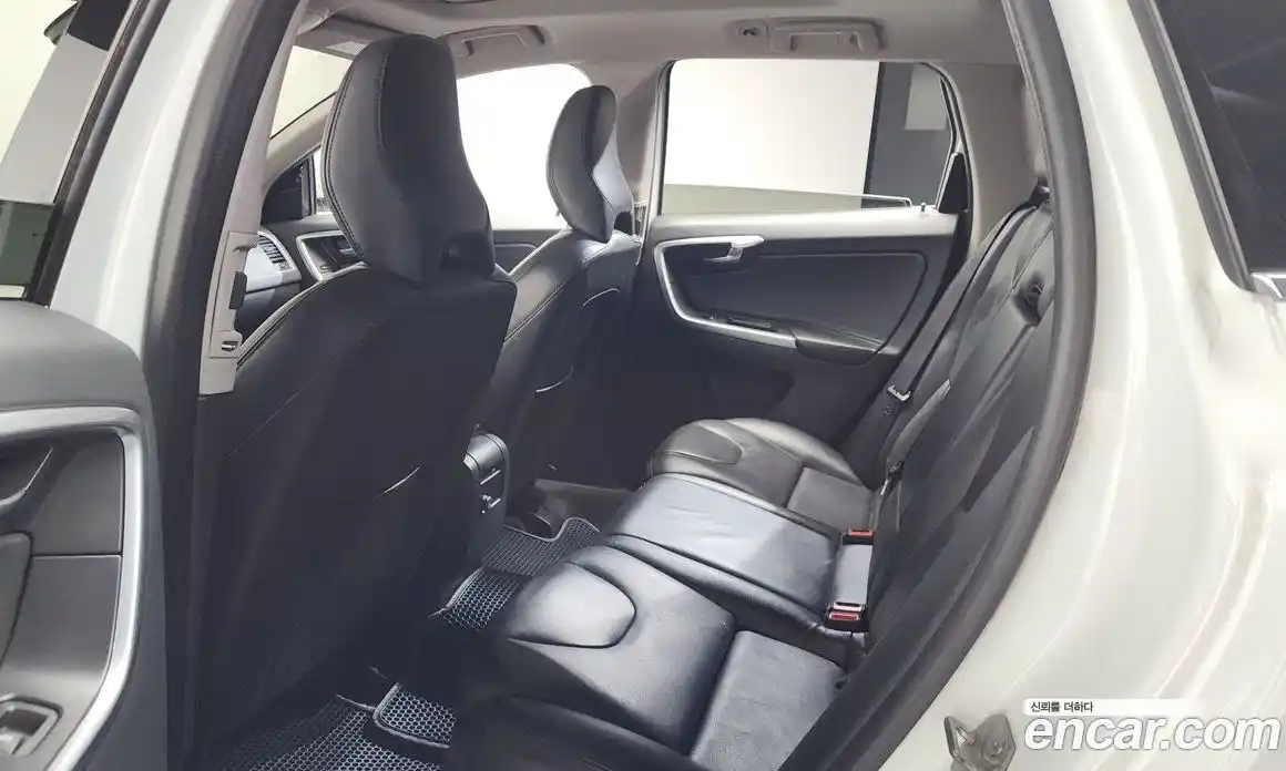 Volvo XC60 2017 2.0 автомат (гидро), фото 19