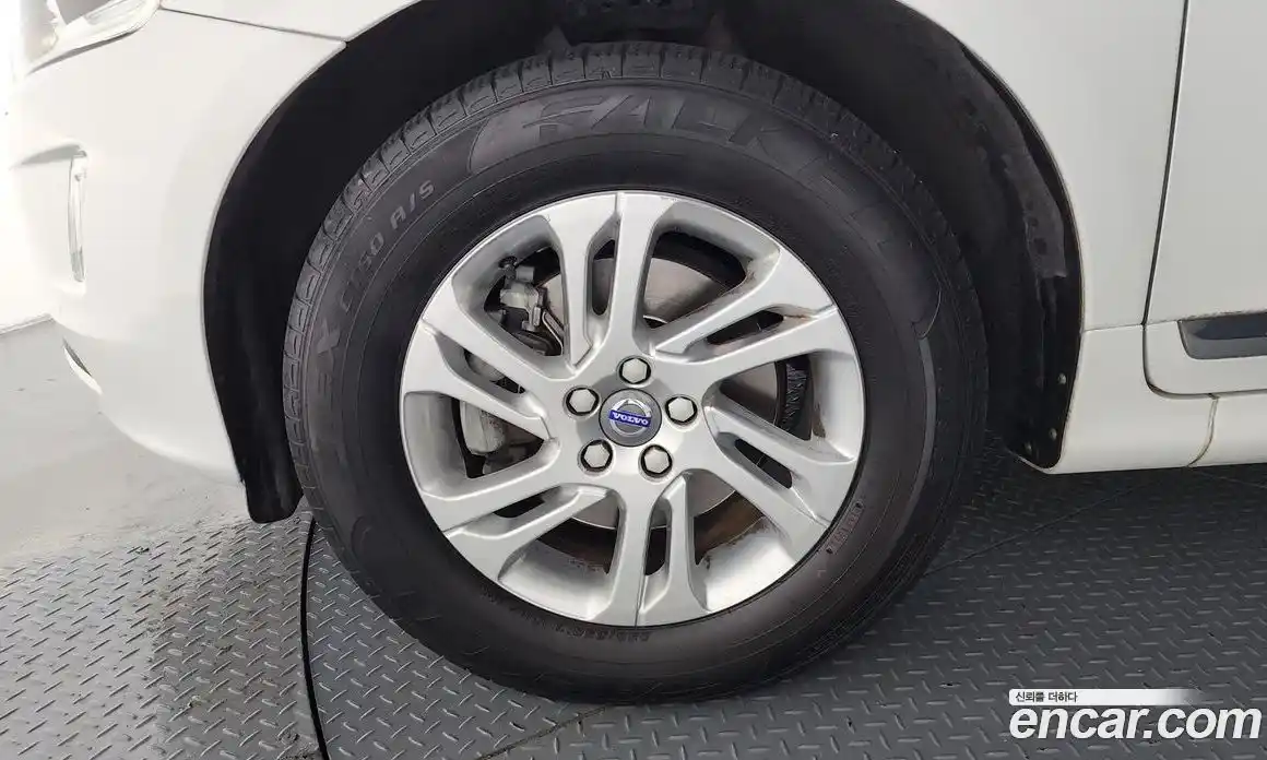 Volvo XC60 2017 2.0 автомат (гидро), фото 5