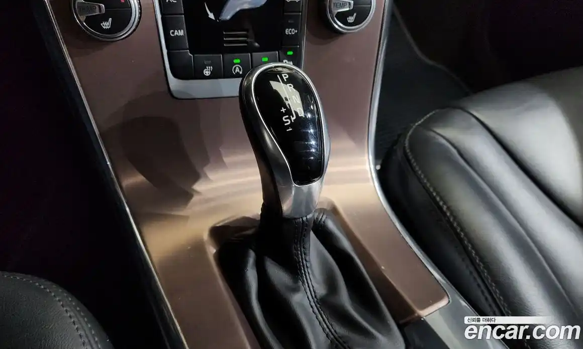 Volvo XC60 2017 2.0 автомат (гидро), фото 9