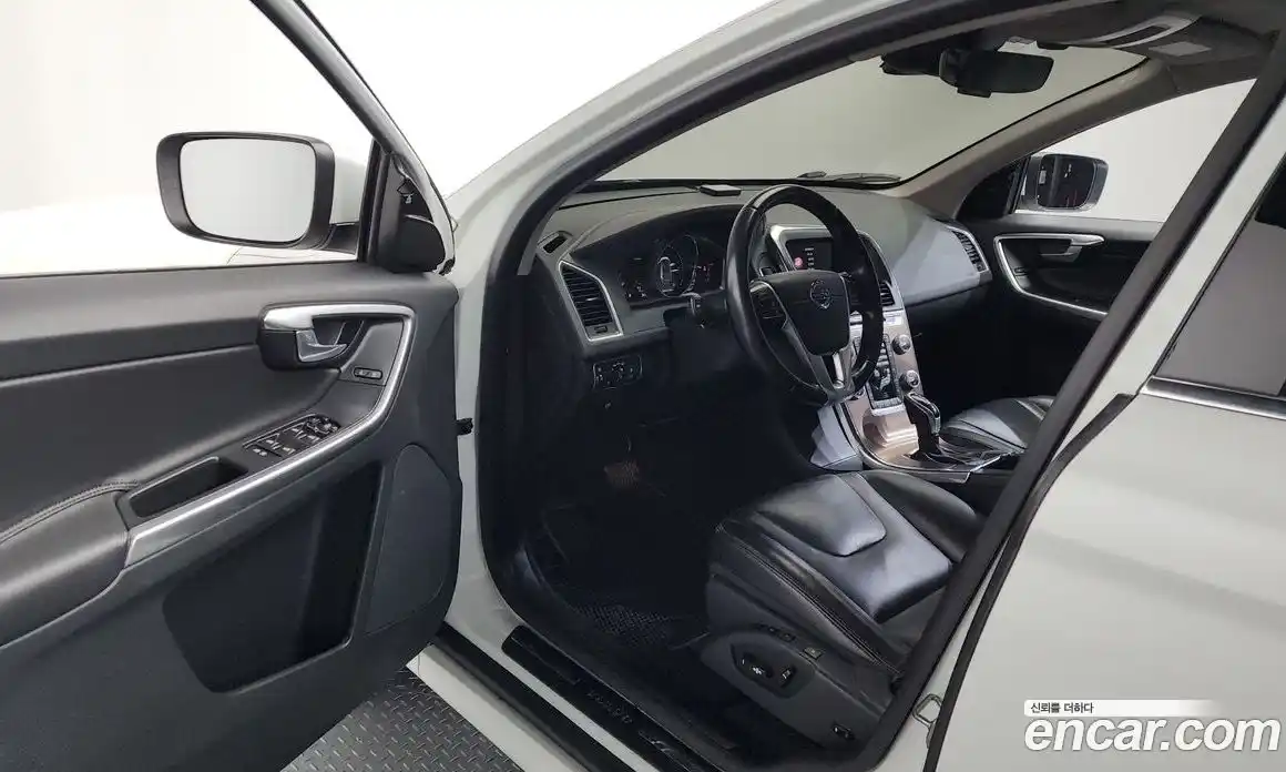 Volvo XC60 2017 2.0 автомат (гидро), фото 10