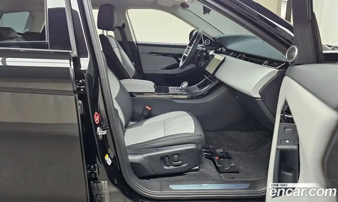 Land Rover Range Rover Evoque 2025 2.0 автомат (гидро), фото 16