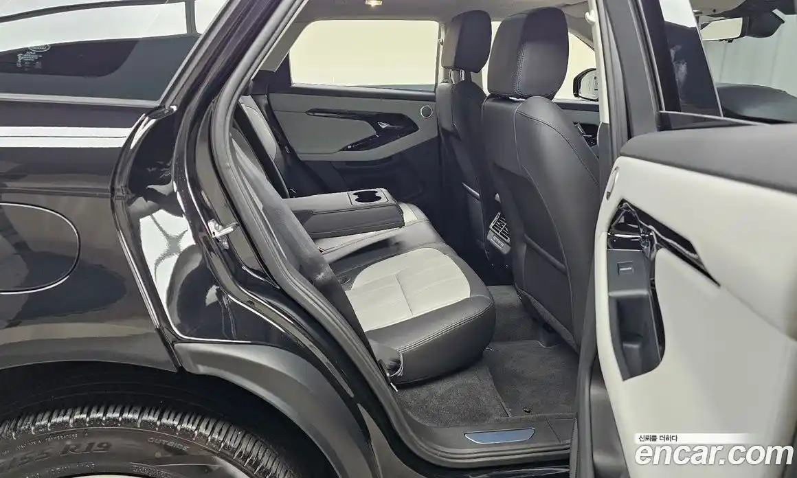 Land Rover Range Rover Evoque 2025 2.0 автомат (гидро), фото 17