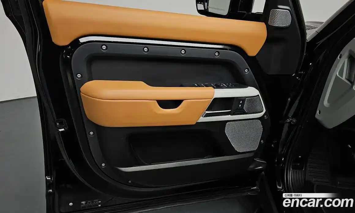 Land Rover Defender 2023 3.0 автомат (гидро), фото 13